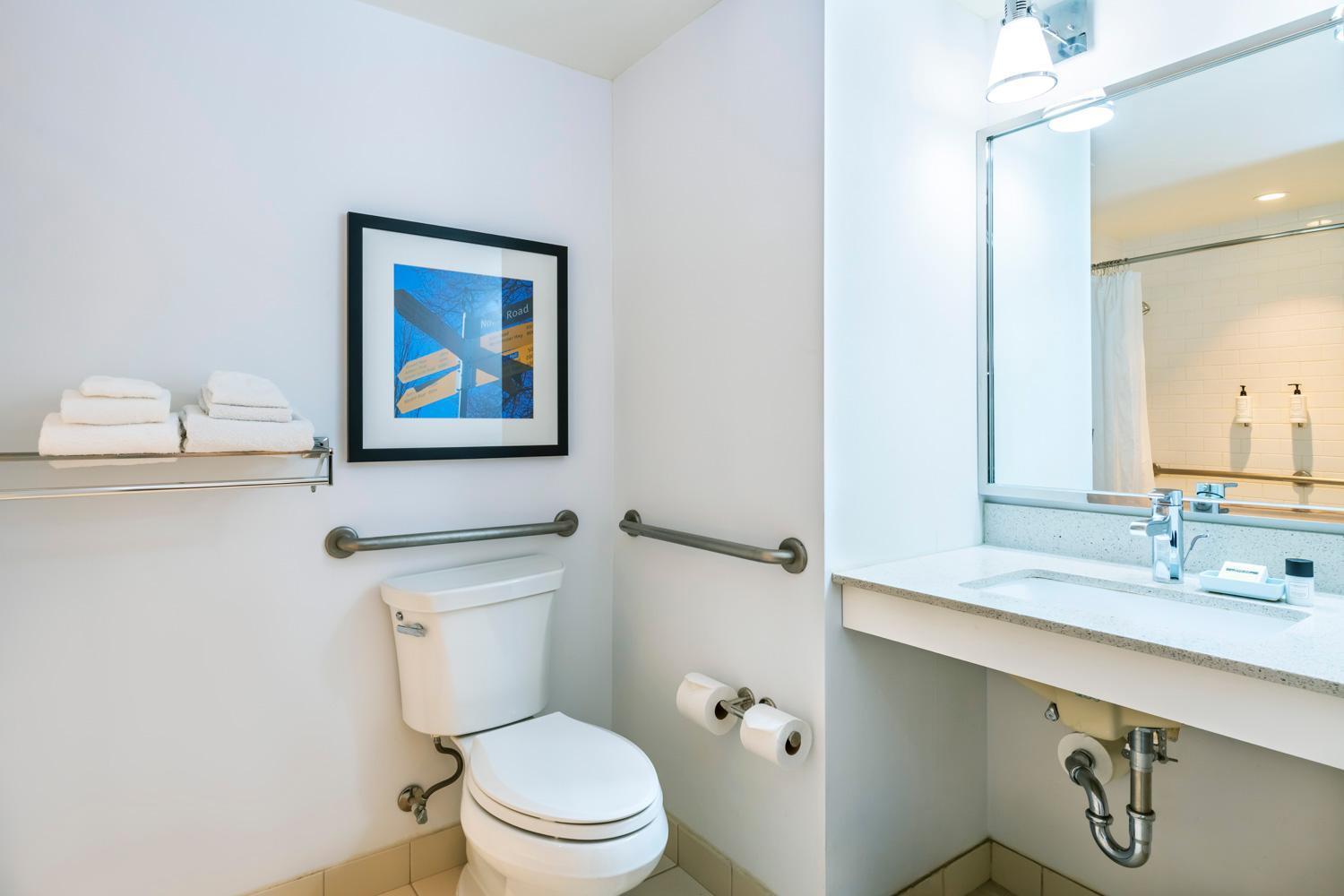 Grand Park Vancouver Airport, Ascend Collection Hotel
